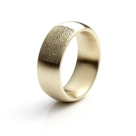 Ring mit graviertem Fingerabdruck außen